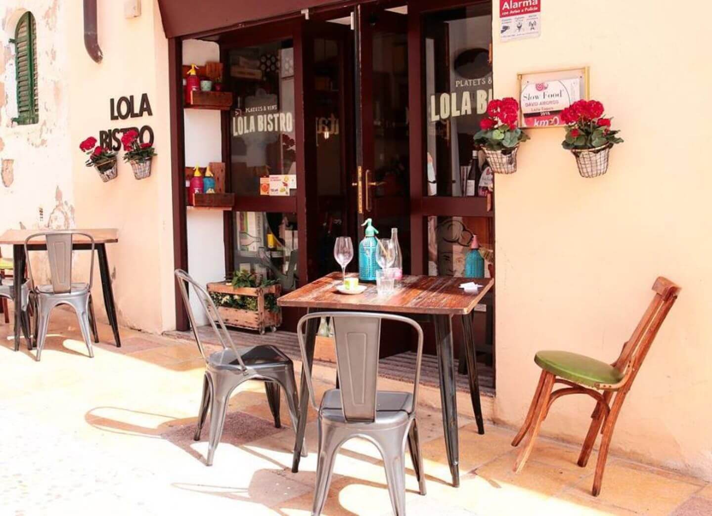 Lola Bistro